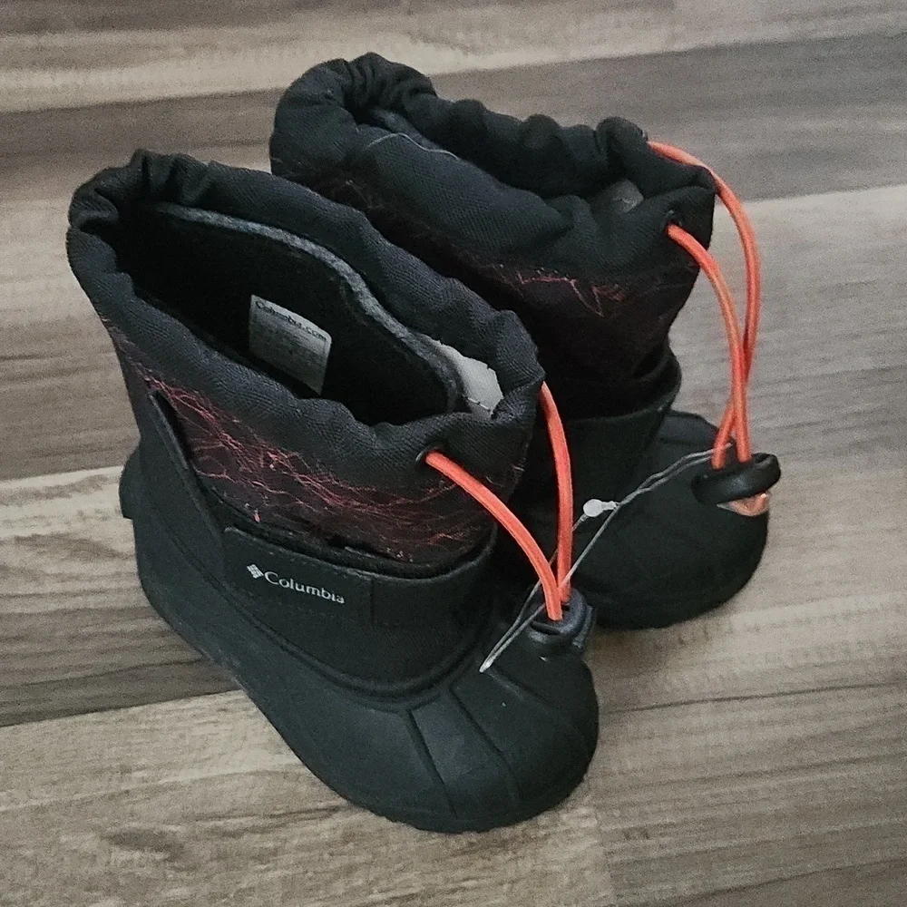 Columbia Snowboots Black and Red Size 8 Unisex! New!